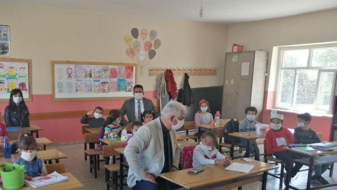 Edremit İlçe Milli Eğitim Müdürü İhsan KESKİN yüz yüze eğitime başlayan okulları yerinde ziyaret etti.