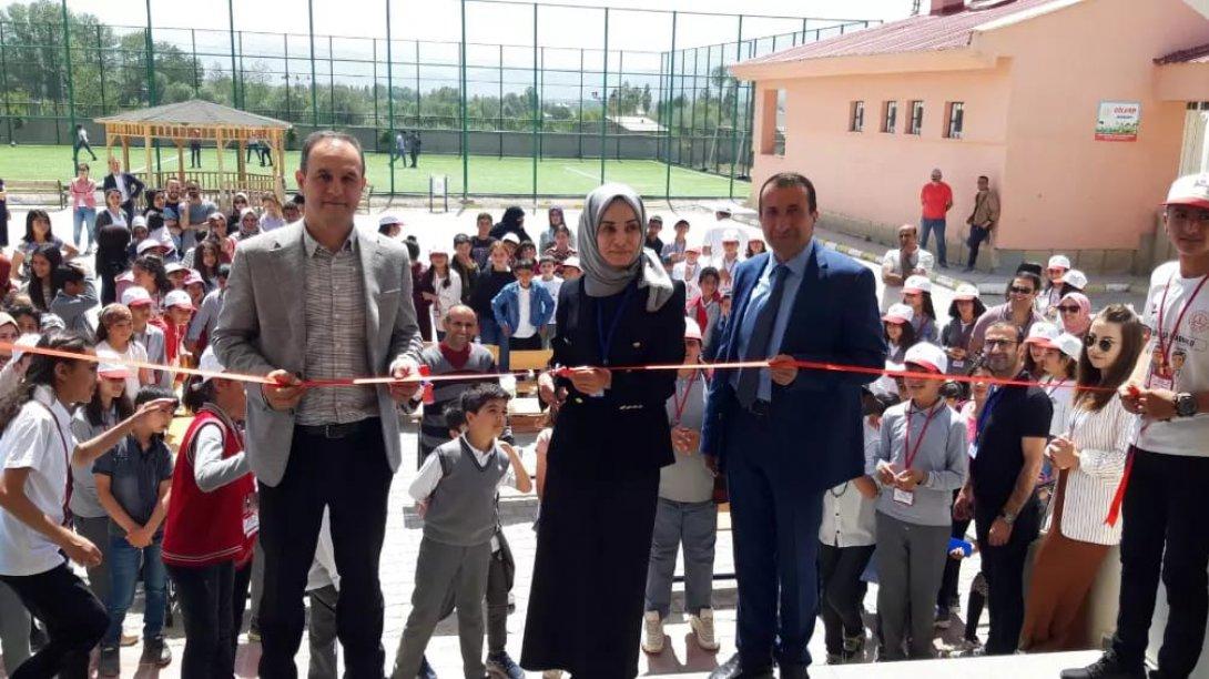 İlçemiz Gölkaşı Ortaokulu 4006 Tübitak Bilim Fuarı Sergisine Katılım Sağlandı
