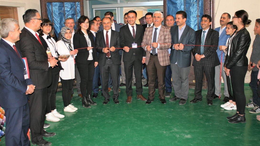 Türkiye Yardımsevenler Derneği Anadolu Lisesi TÜBİTAK Fuarı´nın Açılışını Gerçekleştirdik