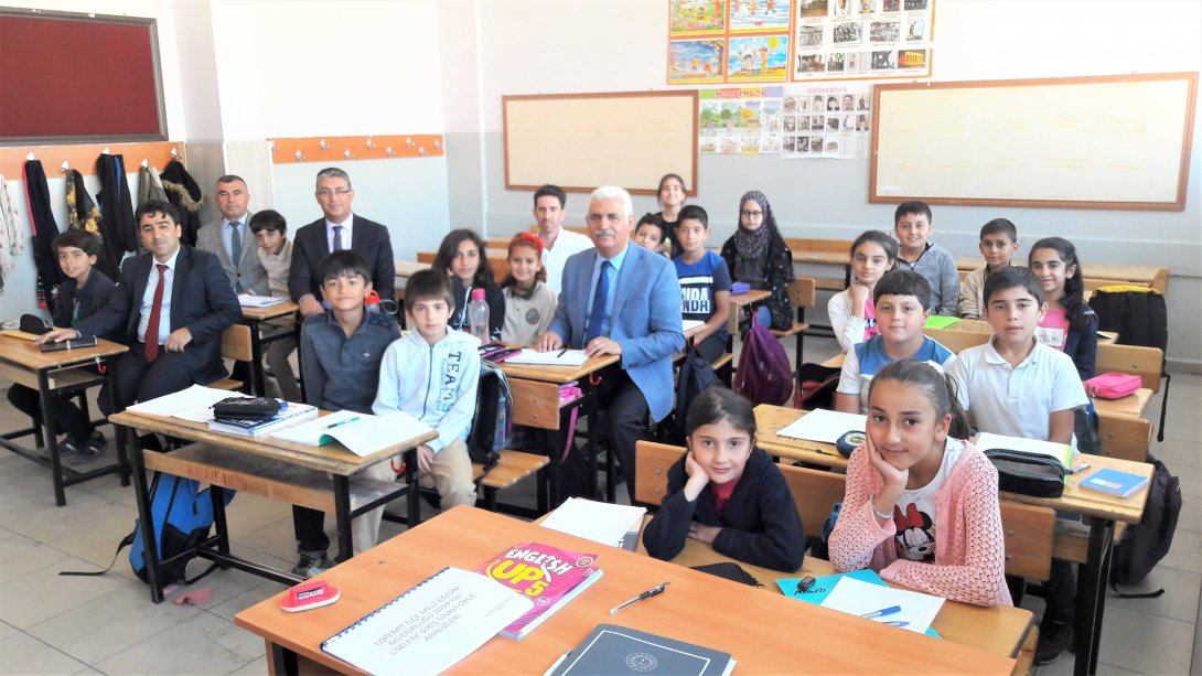 Toki Memur-Sen Mehmet Akif İnan Ortaokulu Ziyaret Edildi