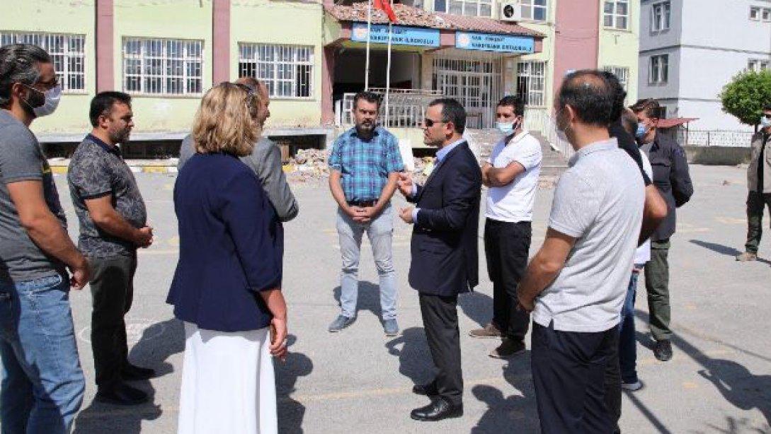 Kaymakamımız Sayın Muhammet Fuat Türkman Vakıfbank İlkokulu ve Ortaokulunda İncelemelerde Bulundu. 