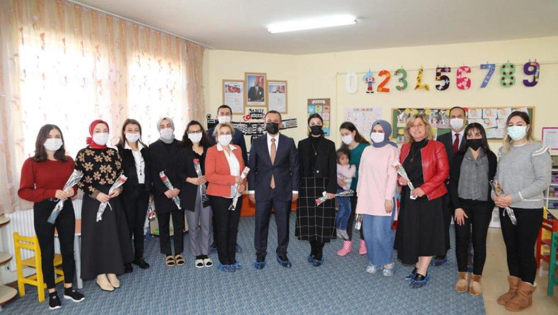 İlçe Kaymakamımız Sayın Muhammed Fuat Türkman 24 Kasım Öğretmenler Gününde Hilmi Irak İlköğretim Okulu ve Karanfil Anaokulunu Ziyaret Etti