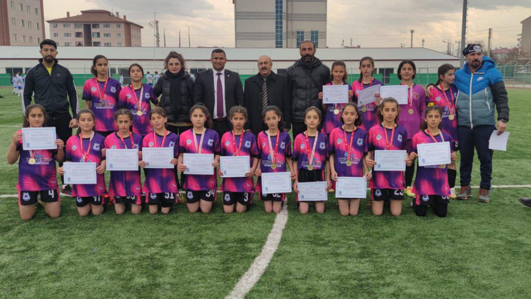 Mustafa Cengiz Ortaokulu Kız Futbol Takımı Bölge Şampiyonu Oldu