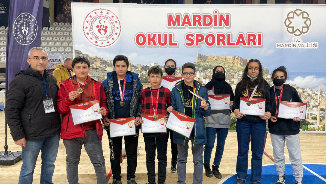 Memursen Mehmet Akif İnan Ortaokulu Öğrencileri Grup Satranç Turnuvasında Türkiye Finallerine Katılmaya Hak Kazandı