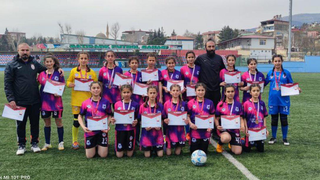 Mustafa Cengiz İlköğretim Okulu Kız Futbol Takımımız Türkiye Şampiyonu Oldu