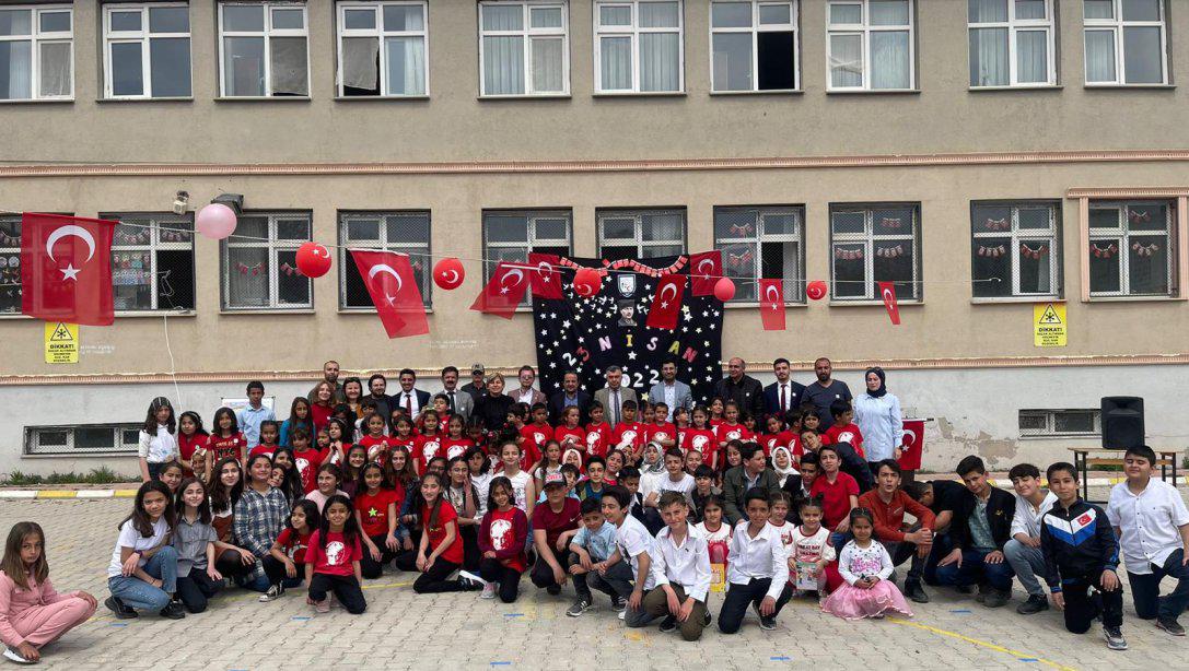 Edremit İlk-Ortaokulu 23 Nisan Ulusal Egemenlik ve Çocuk Bayramı Programına Katılım Sağlandı 