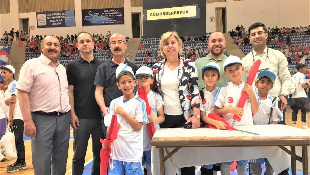Valimiz Sayın Dr. Ozan Balcı'nın Katılımlarıyla Nur Tatar Spor Salonunda Gerçekleştirilen Programla Yaz Okullarına Start Verildi