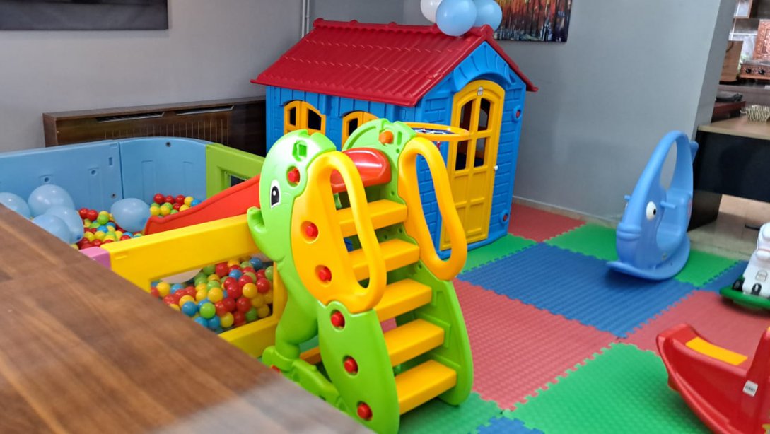 Depremzede Çocuklarımız İçin Evliya Çelebi MTAL Uygulama Oteli'nde oyun alanı