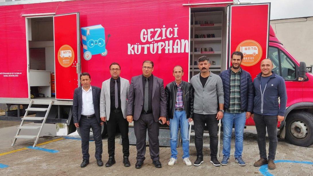 Gezici Kütüphanenin Bugünkü Durağı Bakımlı İlkokuluydu