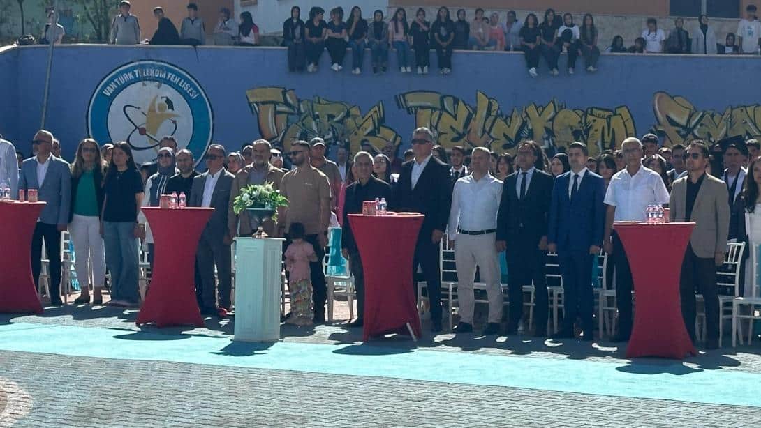 Van Türk Telekom Fen Lisesi'nde Mezuniyet Töreni Coşkusu Yaşandı